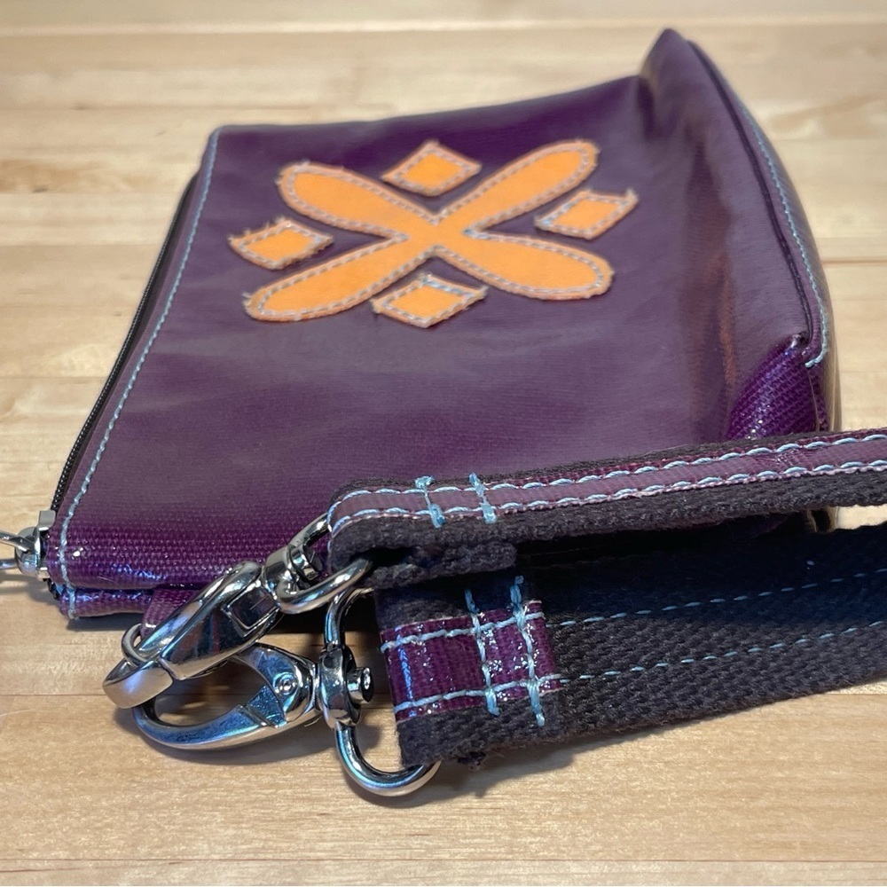 Urban Junket Flower Wristlet - Picture 2 of 9